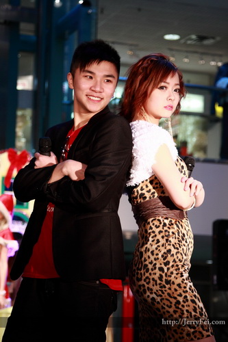 SPARKLE Red Christmas event in Chinatown Centre photo